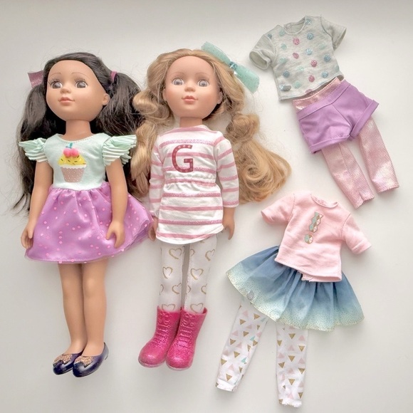 2 Glitter Girls Poseable Fashion Dolls and two additional outfits included - Picture 1 of 15